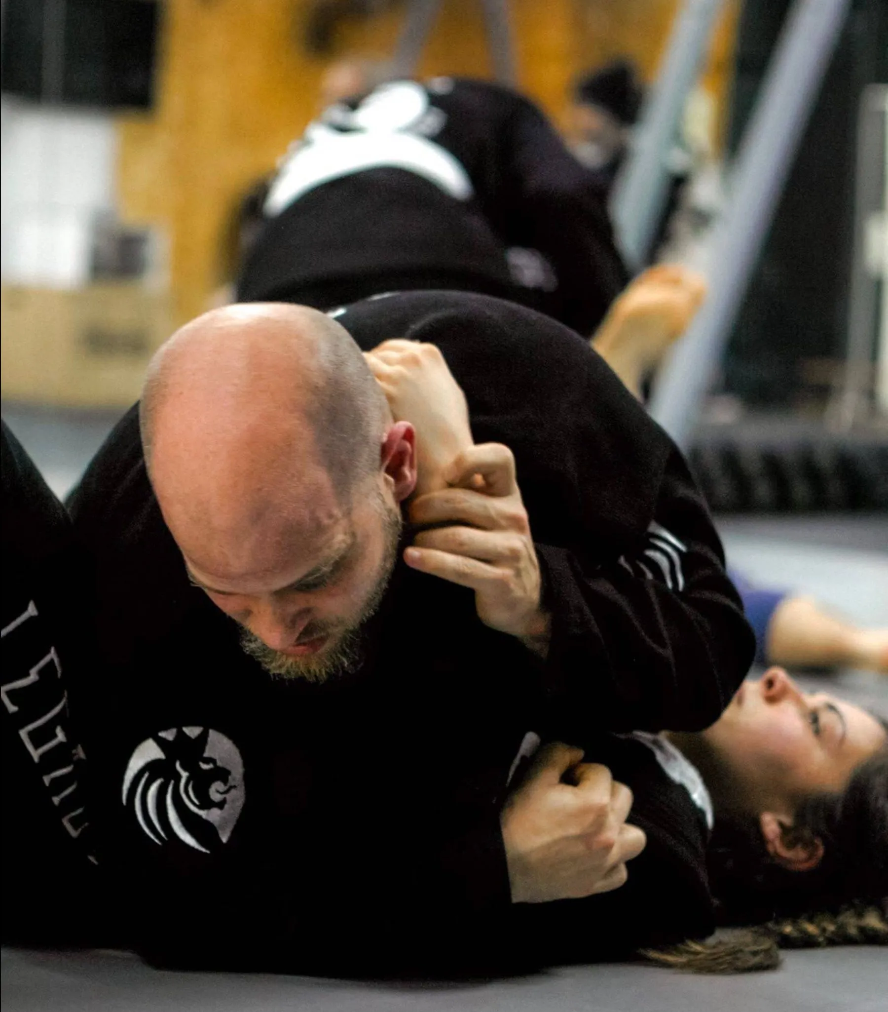 Alumno de Legacy controlando una posición en el tatami